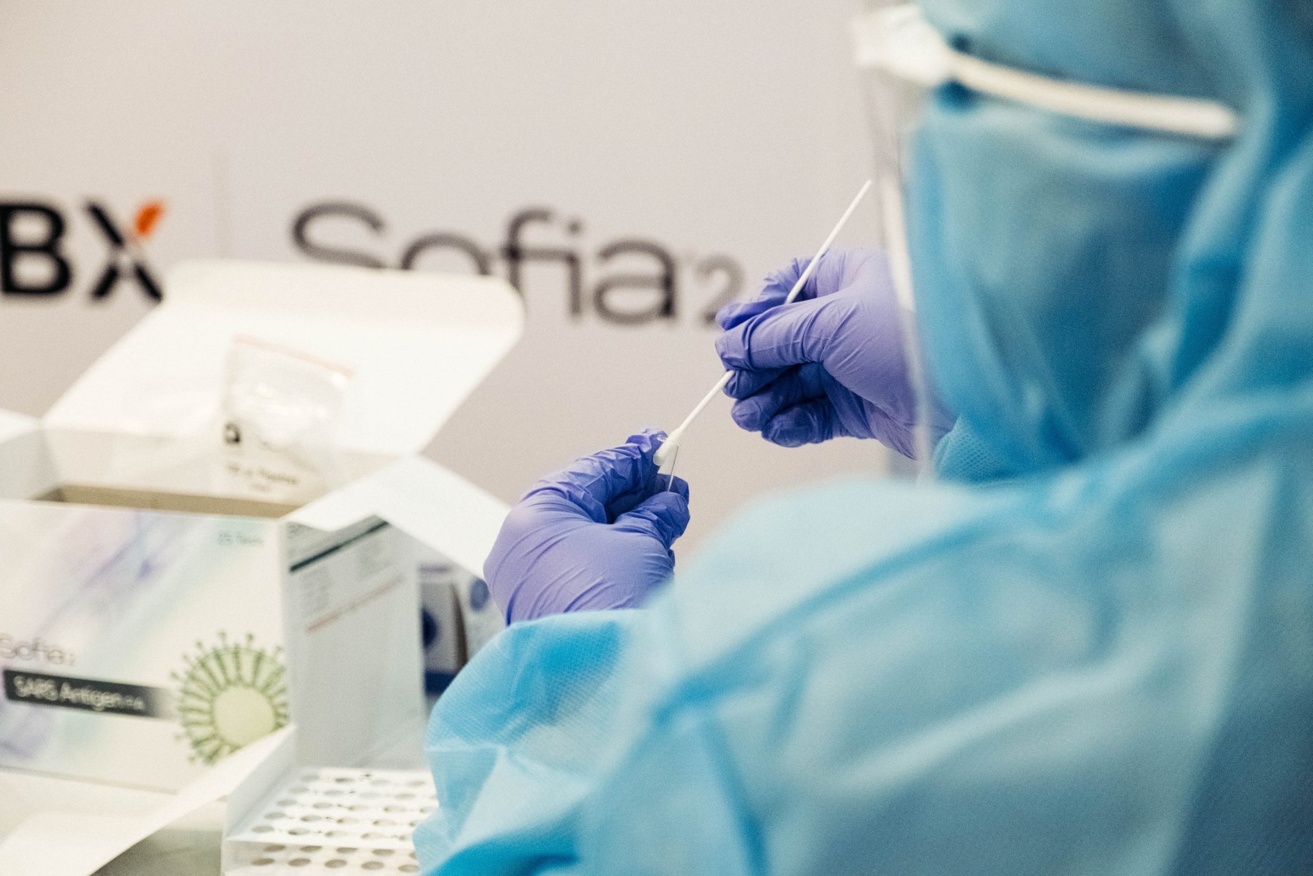 Tracciamento saltato, tamponi impossibili, farmacie allo stremo. La Regione rimborsi i cittadini